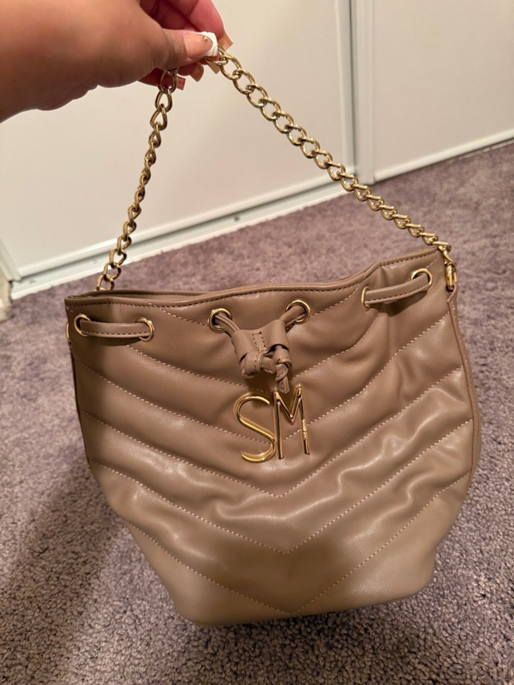 Steve Madden Taupe Quilted Drawstring Shoulder Bag with Gold Chain